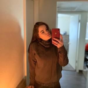 Meet your Posher, Sierra rose